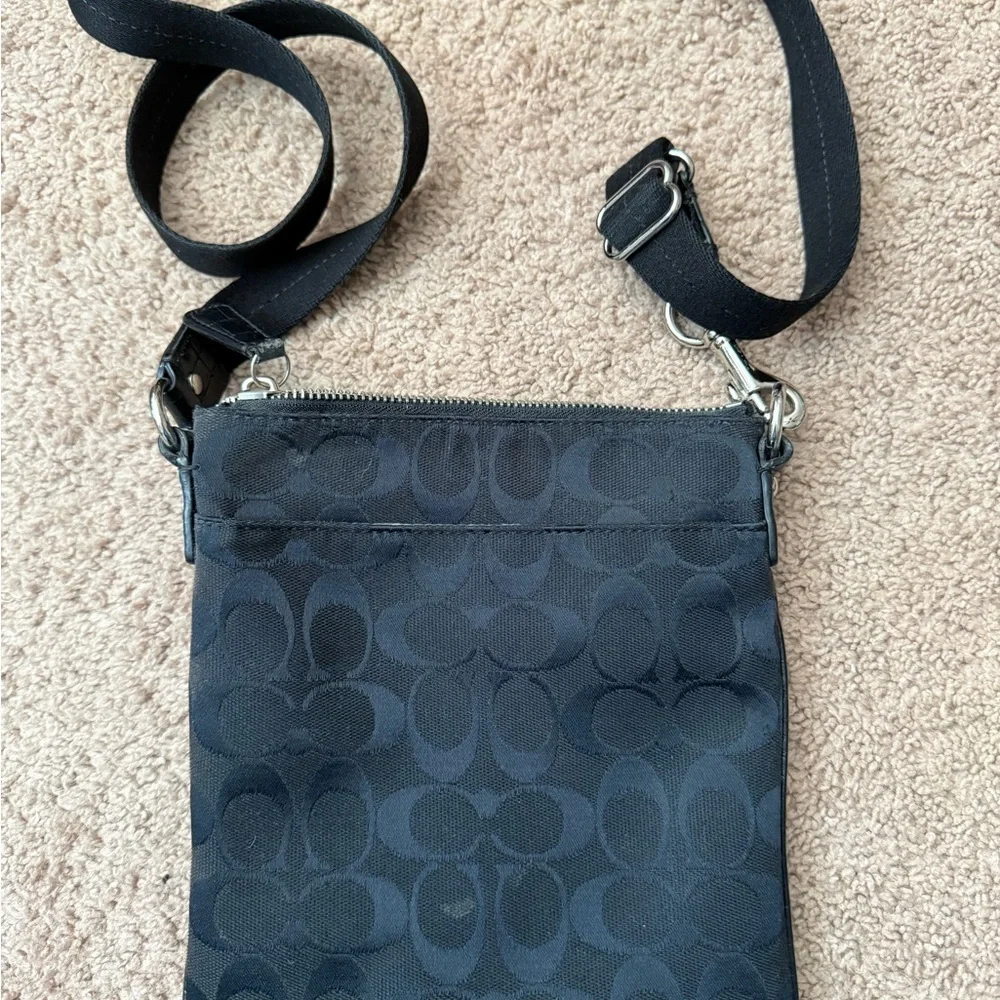 Women’s Coach signature canvas swingpack crossbody bag